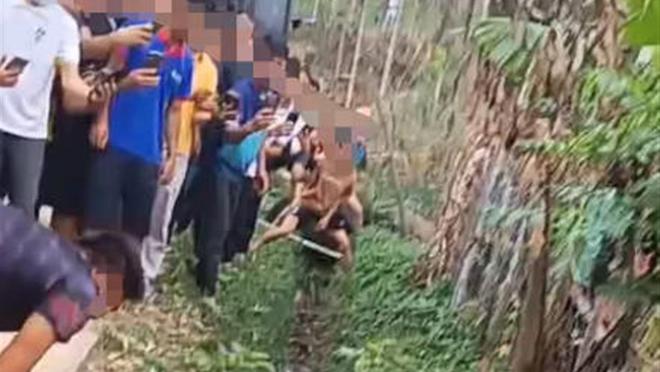 踢球注意安全？印尼一男子足球比赛中被闪电击中，不幸身亡